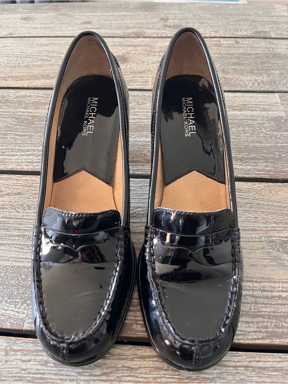 MICHAEL Michael Kors black patent loafer heel, size 9.